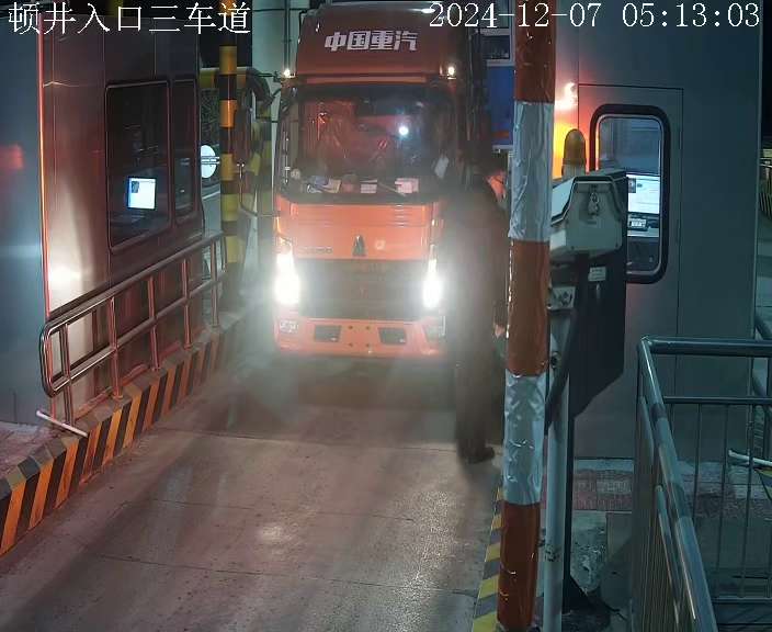 顿井入口三车道 (服务器)_001_2024-12-07-05-13-03.jpg